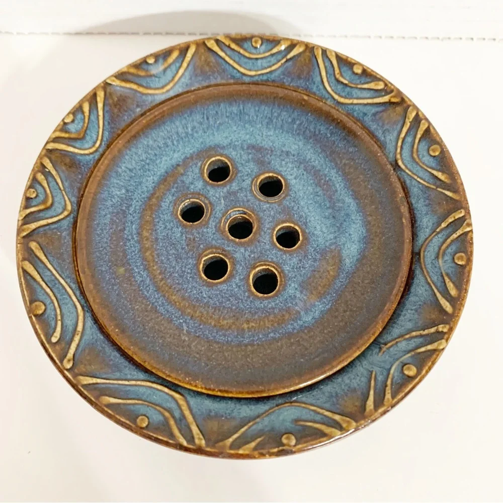 Signed Ceramic Soap Dish w Drain Piece Raised Detailing Along Sides Glazed 🔵🟤 - Picture 2 of 8